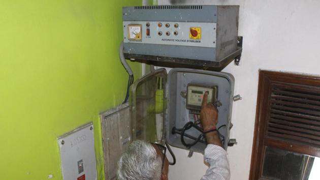 Former Uttar Pradesh BJP chief Laxmikant Bajpai has raised serious questions over smart meters being installed across the state, as well as the state-wide anti-power theft raids being carried out by the UP Power Corporation Ltd (UPPCL). (Yogendra Kumar/HT PHOTO (Representative)) Former Uttar Pradesh BJP chief Laxmikant Bajpai has raised serious questions over smart meters being installed across the state, as well as the state-wide anti-power theft raids being carried out by the UP Power Corporation Ltd (UPPCL). (Yogendra Kumar/HT PHOTO (Representative))