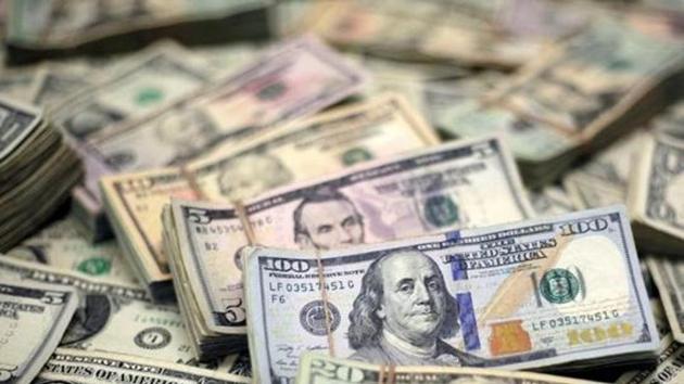 A 35-year-old Singaporean executive, who was in the city to attend a meeting in Sector 43, was allegedly duped of US$3,000 (about Rs 3 lakh) outside a prominent restaurant in Sector 49 on Friday night, the police said.(Reuters Image (Representative)) A 35-year-old Singaporean executive, who was in the city to attend a meeting in Sector 43, was allegedly duped of US$3,000 (about Rs 3 lakh) outside a prominent restaurant in Sector 49 on Friday night, the police said.(Reuters Image (Representative))