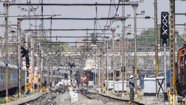 The incidents are related to Nagpur-Pune Express, Hyderabad-Mumbai Express and some local and passenger trains with occupancy of over 95 per cent.(HT/PHOTO) The incidents are related to Nagpur-Pune Express, Hyderabad-Mumbai Express and some local and passenger trains with occupancy of over 95 per cent.(HT/PHOTO)