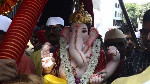 This year, Ganeshotsav in Pune, is riding high on politics and patriotism. (Ravindra Joshi/HT PHOTO) This year, Ganeshotsav in Pune, is riding high on politics and patriotism. (Ravindra Joshi/HT PHOTO)