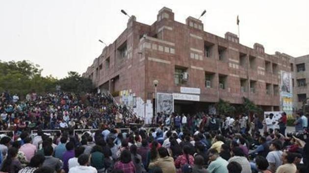 Chhatra RJD, BAPSA and NSUI held several rounds of discussion to form an alliance but the talks did not materialise and the parties decided to do it alone. (Representational image)(Hindustan Times/Sanjeev Verma) Chhatra RJD, BAPSA and NSUI held several rounds of discussion to form an alliance but the talks did not materialise and the parties decided to do it alone. (Representational image)(Hindustan Times/Sanjeev Verma)