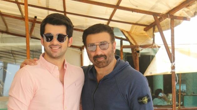 Sunny Deol On Son Karan Taking Up Acting I Asked Him If He Is Sure This Is A Profession Which Can Hurt And Damage You Hindustan Times His videos, where he is seen in the metro have gone viral. sunny deol on son karan taking up