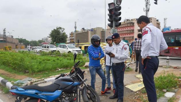 Traffic Policemen impose fine to a traffic offender as the newly amended Motor Vehicles Act comes into force from today, in New Delhi, Sunday, Sept 01, 2019. (PTI) Traffic Policemen impose fine to a traffic offender as the newly amended Motor Vehicles Act comes into force from today, in New Delhi, Sunday, Sept 01, 2019. (PTI)