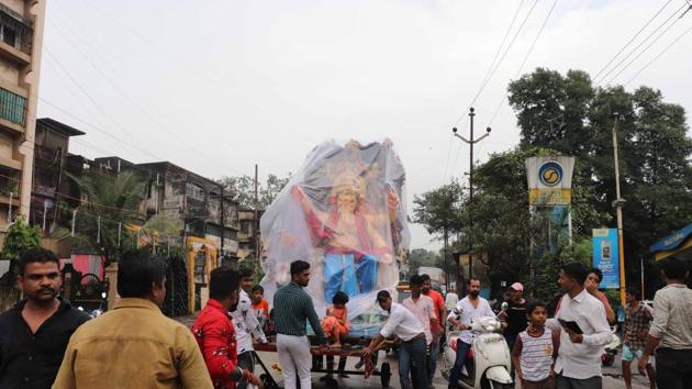 In Kalyan, the organisers of the 125-year-old Subhedar Wada have set up a crowdfunding campaign to help people inundated by flooding in Kolhapur and Sangli. (Rishikesh Choudhary/HT Photo) In Kalyan, the organisers of the 125-year-old Subhedar Wada have set up a crowdfunding campaign to help people inundated by flooding in Kolhapur and Sangli. (Rishikesh Choudhary/HT Photo)