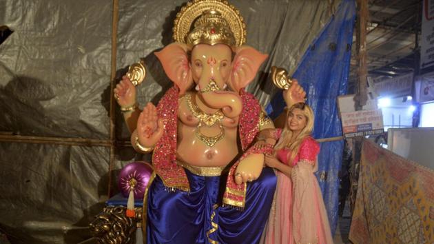 The organisers of Azad Nagar Sarvajanik Utsav Samiti (popularly known as Andhericha Raja) said that over the years, devotees have been requesting them to accept donations through digital transactions. (Bhushan Koyande/HT Photo) The organisers of Azad Nagar Sarvajanik Utsav Samiti (popularly known as Andhericha Raja) said that over the years, devotees have been requesting them to accept donations through digital transactions. (Bhushan Koyande/HT Photo)