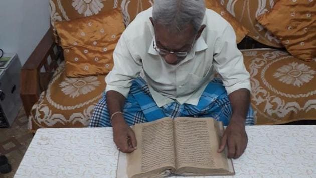Mhd Ejaz reading the Ramayan written in Urdu. (Sourced) Mhd Ejaz reading the Ramayan written in Urdu. (Sourced)