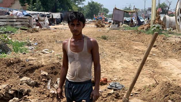 Jehangir Khan works as a labourer in Gurugram. (HT Photo) Jehangir Khan works as a labourer in Gurugram. (HT Photo)