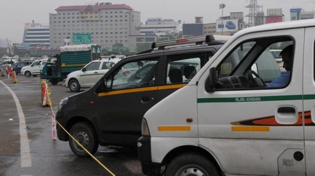 Two Opposition-ruled states, Madhya Pradesh and West Bengal, said on Sunday they had decided not to implement revised penalties under the amended Motor Vehicles Act (MVA) for now.(HT Photo) Two Opposition-ruled states, Madhya Pradesh and West Bengal, said on Sunday they had decided not to implement revised penalties under the amended Motor Vehicles Act (MVA) for now.(HT Photo)