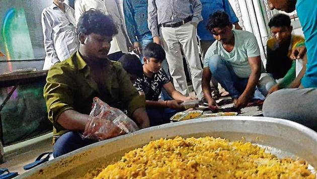 Food being packed to be distributed as ‘tabarruk’ or sacred offering among the mourners as during the 10-day-long Muharram ritual.(HT PHoto)
