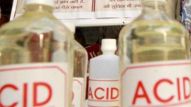 Delhi government has issued fines amounting to nearly Rs. 7 lakh and seized over 1,000 litres of acid in about 100 searches. (Sanjeev Verma/HT/For Rep. Purposes Only) Delhi government has issued fines amounting to nearly Rs. 7 lakh and seized over 1,000 litres of acid in about 100 searches. (Sanjeev Verma/HT/For Rep. Purposes Only)