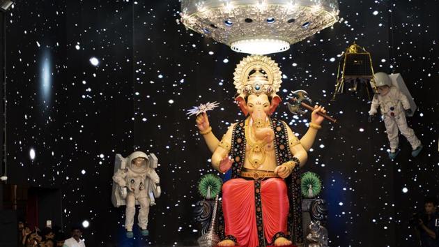 The Lalbaugcha Raja is one of the most-visited Ganesh mandal in Mumbai(Satish Bate/HT Photo)