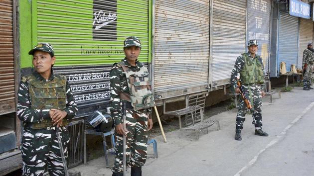 Security personnel stand guard at a closed market during restrictions to maintain law and order, in Srinagar, Sunday, Sept 01, 2019.(PTI)