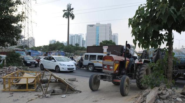 The 6.3-kilometre-long Golf Course Extension Road (GCER) is an important road as it connects the Southern Peripheral Road and Sohna Road with the Gurugram-Faridabad Road and the Golf Course Road.(Parveen Kumar/HT Photo) The 6.3-kilometre-long Golf Course Extension Road (GCER) is an important road as it connects the Southern Peripheral Road and Sohna Road with the Gurugram-Faridabad Road and the Golf Course Road.(Parveen Kumar/HT Photo)