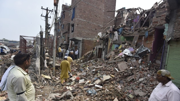 A four-storey building collapsed in Northeast Delhi’s Seelampur area Monday night, with fire officials fearing that several people are trapped under the debris.(Sonu Mehta/HT) A four-storey building collapsed in Northeast Delhi’s Seelampur area Monday night, with fire officials fearing that several people are trapped under the debris.(Sonu Mehta/HT)