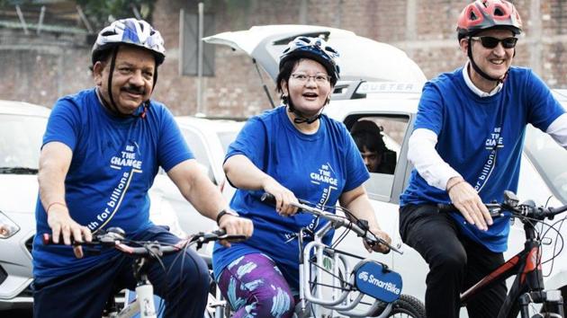 Union health minister Harsh Vardhan cycled to the venue of a WHO meet in New Delhi, September 3, 2019. (Photo: @drharshvardhan/ Twitter) Union health minister Harsh Vardhan cycled to the venue of a WHO meet in New Delhi, September 3, 2019. (Photo: @drharshvardhan/ Twitter)