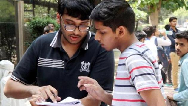 Some important changes have been introduced in the pattern of question papers for the JEE main examination to be held from next year. It is important to know what these changes are and what are its implications for the students.(HT file)