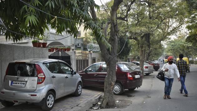 Cars parked on the footpath due to which pedestrians are forced to walk on the main road, at New Friends Colony, in New Delhi. (Burhaan Kinu/HT PHOTO) Cars parked on the footpath due to which pedestrians are forced to walk on the main road, at New Friends Colony, in New Delhi. (Burhaan Kinu/HT PHOTO)