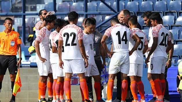 Igor Stimac, head coach of India, gives instruction to his team. (Getty Images) Igor Stimac, head coach of India, gives instruction to his team. (Getty Images)