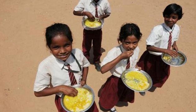 Students having midday meals at a government middle school. (HT FILE PHOTO) Students having midday meals at a government middle school. (HT FILE PHOTO)
