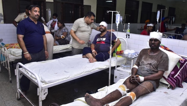 Some of the injured of the cracker factory blast under treatment at the Guru Nanak Dev Hospital in Amritsar.(Sameer Seghal/HT PHOTO)