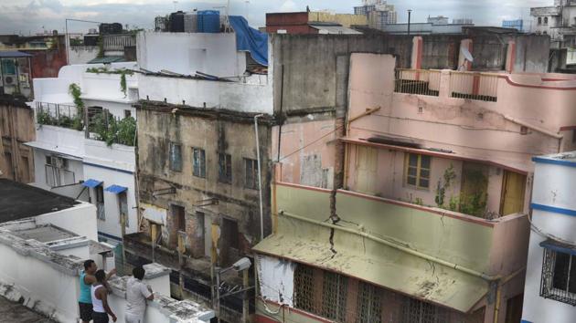 Kolkata, India - Sept. 3, 2019: One more house is collapsed at Bowbazar area due to underground Metro rail work in Kolkata, India, on Tuesday, September 3, 2019. Cracks are observed in several houses there. (Photo by Samir Jana/Hindustan Times) (Samir Jana/HT Photo) Kolkata, India - Sept. 3, 2019: One more house is collapsed at Bowbazar area due to underground Metro rail work in Kolkata, India, on Tuesday, September 3, 2019. Cracks are observed in several houses there. (Photo by Samir Jana/Hindustan Times) (Samir Jana/HT Photo)