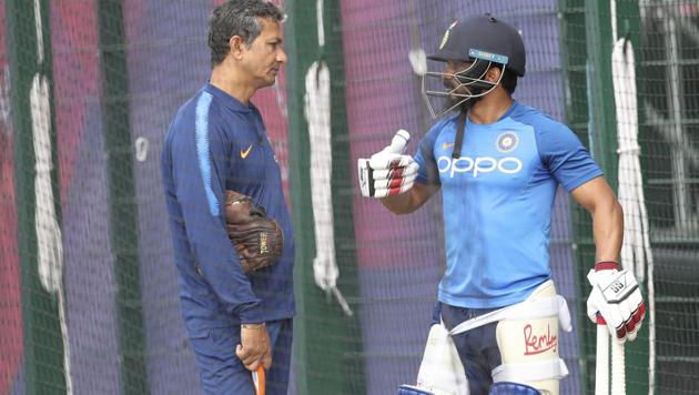 India's Kedar Jadhav, right, talks to batting coach Sanjay Bangar(AP)