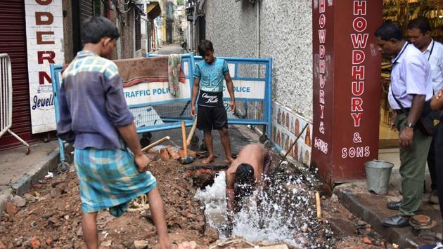 Kolkata corporation workers pull out the stagnant underground water from the metro tunnel at Bowbazar area. The court also asked the advocate general to make sure that the state government and the city civic authorities extend all cooperation in dealing with the situation and ensuring that the affected people are taken care of. The bench will hear the PIL, which has also challenged the provisions of Metro Railway (Construction of Works) Act, 1978, again on September 16. (Samir Jana / HT Photo) Kolkata corporation workers pull out the stagnant underground water from the metro tunnel at Bowbazar area. The court also asked the advocate general to make sure that the state government and the city civic authorities extend all cooperation in dealing with the situation and ensuring that the affected people are taken care of. The bench will hear the PIL, which has also challenged the provisions of Metro Railway (Construction of Works) Act, 1978, again on September 16. (Samir Jana / HT Photo)