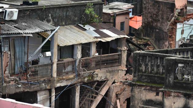 A view of the house that collapsed at Bowbazar area due to the underground metro rail work, in Kolkata. Hearing a public interest litigation seeking termination of underground drilling for metro tunnels in congested areas, the division bench directed the KMRC to apprise it of the developments in arresting further ground settlement and damage to buildings by September 16. (Samir Jana / HT Photo) A view of the house that collapsed at Bowbazar area due to the underground metro rail work, in Kolkata. Hearing a public interest litigation seeking termination of underground drilling for metro tunnels in congested areas, the division bench directed the KMRC to apprise it of the developments in arresting further ground settlement and damage to buildings by September 16. (Samir Jana / HT Photo)