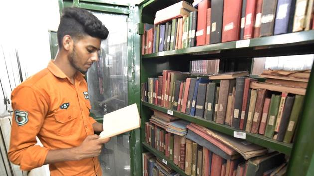 The Sant Teja Singh Library at Ludhiana’s Gujranwala Guru Nanak Khalsa College offers its students a curated collection of 62,000 books. Among them are 1,600 vintage books — available in English, Punjabi, Hindi and Urdu.(Gurpreet Singh/HT)