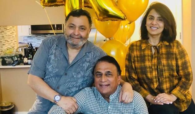 Rishi Kapoor and Neetu Kapoor pose with Sunil Gavaskar.