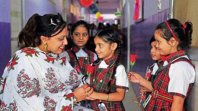 Students in Ludhiana, Punjab, conveying their thanks through flowers on Teacher’s Day (HT File) Students in Ludhiana, Punjab, conveying their thanks through flowers on Teacher’s Day (HT File)