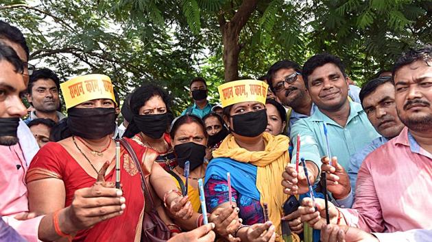 Contract based teachers during silent protest for equal pay for equal work salary on the occasion Teacher's Day, in Patna on Thursday (ANI Photo) Contract based teachers during silent protest for equal pay for equal work salary on the occasion Teacher's Day, in Patna on Thursday (ANI Photo)