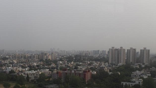 Bad air quality days are here and, if experts are to be believed, air might continue to be as polluted, unless it rains. (Yogendra Kumar/HT PHOTO) Bad air quality days are here and, if experts are to be believed, air might continue to be as polluted, unless it rains. (Yogendra Kumar/HT PHOTO)