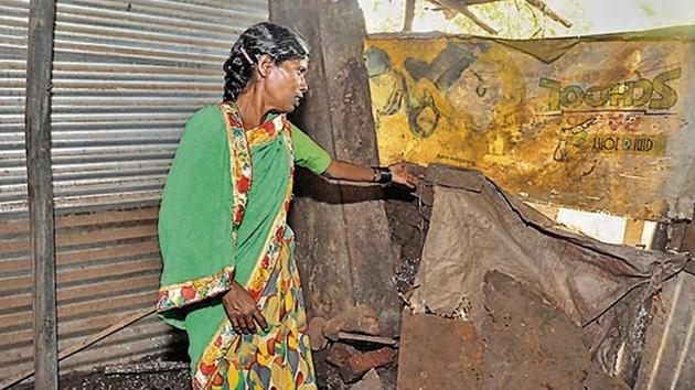 Walls of houses, like this one in Dhor lane in Sangli are non-existent. (HT Photo) Walls of houses, like this one in Dhor lane in Sangli are non-existent. (HT Photo)