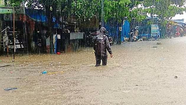 Wednesday’s incessant rain submerged Dungi village. The project-hit people have refused to shift.(HT Photo) Wednesday’s incessant rain submerged Dungi village. The project-hit people have refused to shift.(HT Photo)