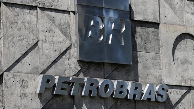 A logo of the Brazil's state-run Petrobras oil company is seen in Rio de Janeiro, Brazil. The chief executive Ivan de Sá helped coordinate a scheme in which Petrobras employees purportedly accepted bribes from commodity trading firm Vitol in return for cut-price oil contracts. (REUTERS) A logo of the Brazil's state-run Petrobras oil company is seen in Rio de Janeiro, Brazil. The chief executive Ivan de Sá helped coordinate a scheme in which Petrobras employees purportedly accepted bribes from commodity trading firm Vitol in return for cut-price oil contracts. (REUTERS)