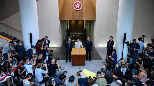 Hong Kong Chief Executive Carrie Lam (C) speaks at a press conference in Hong Kong, a day after she announced the withdrawal of a the extradition bill. - Hong Kong’s leader on September 4 bowed to the key demand of pro-democracy protesters following three months of unrest. (Philip Fong / AFP) 