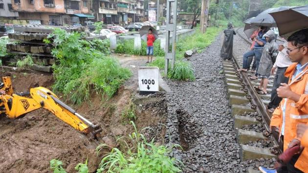 The state on Thursday got flak from the Opposition and activists over its disaster management unit’s delayed response in alerting citizens about the rain on Wednesday. (Hindustan Times) The state on Thursday got flak from the Opposition and activists over its disaster management unit’s delayed response in alerting citizens about the rain on Wednesday. (Hindustan Times)