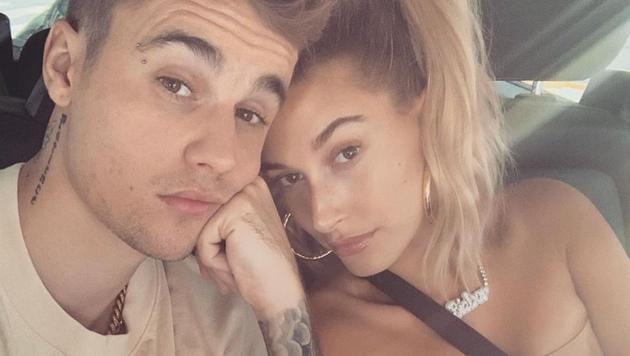 “You don’t need to do this, if you really love each other, just live and enjoy it without trying to presume to appear or force someone else to see that ‘YOU’RE IN LOVE,” the social media user commented.(Instagram/ Justin Bieber)