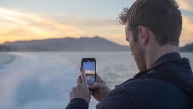 Sex and height appear to influence how people flex their neck when viewing handheld devices.(Unsplash) Sex and height appear to influence how people flex their neck when viewing handheld devices.(Unsplash)