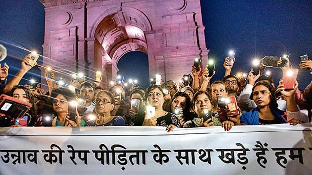 People protest in front of India Gate for the Unnao rape victim in New Delhi on July 29, 2019.(HT Image)