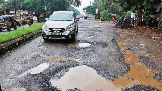 Only craters are visible on Tilak Road in Dombivli (East), making it a danger zone. Only craters are visible on Tilak Road in Dombivli (East), making it a danger zone.