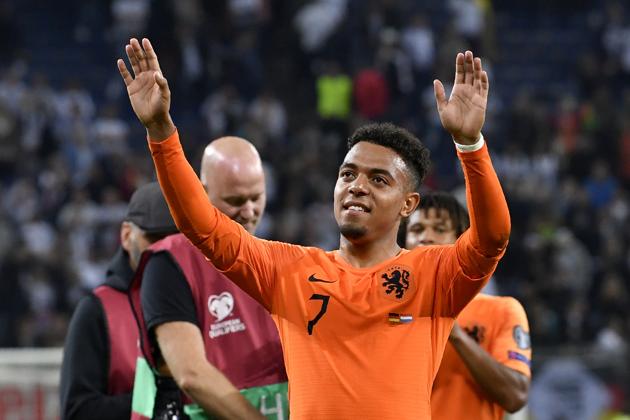 Netherlands' Donyell Malen waves to the supporters at the end of the Euro 2020 group C qualifying soccer match between Germany and the Netherlands at the Volksparkstadion in Hamburg, Germany, Friday, Sept. 6, 2019. The Netherlands won 4-2.(AP)