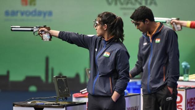 Indian shooters Manu Bhaker and Saurabh Chaudhary at the ISSF World Cup in New Delhi.(Burhaan Kinu/HT PHOTO)