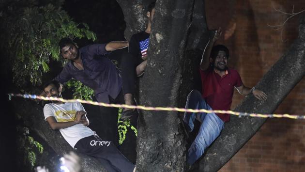 Students climb on a tree to watch the JNU presidential debate for the students’ union election, at JNU Campus, in New Delhi. (Sanjeev Verma / HT Photo) Students climb on a tree to watch the JNU presidential debate for the students’ union election, at JNU Campus, in New Delhi. (Sanjeev Verma / HT Photo)