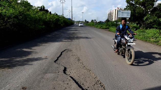 Along with the roads, the civic body plans to repair side strips and footpaths, and any spoilt underground utility such as sewer lines, water pipelines, or storm water drains(Hindustan Times) Along with the roads, the civic body plans to repair side strips and footpaths, and any spoilt underground utility such as sewer lines, water pipelines, or storm water drains(Hindustan Times)