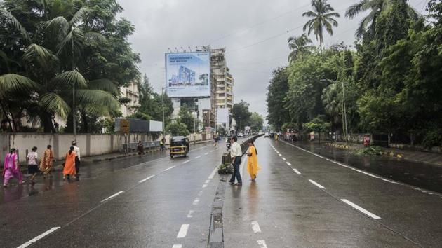 The Mumbai Metropolitan Region Development Authority (MMRDA) has planned to redevelop 34 roads in Dombivli, which have developed potholes and whose redevelopment citizens have been demanding for years. (Satyabrata Tripathy/HT Photo) The Mumbai Metropolitan Region Development Authority (MMRDA) has planned to redevelop 34 roads in Dombivli, which have developed potholes and whose redevelopment citizens have been demanding for years. (Satyabrata Tripathy/HT Photo)