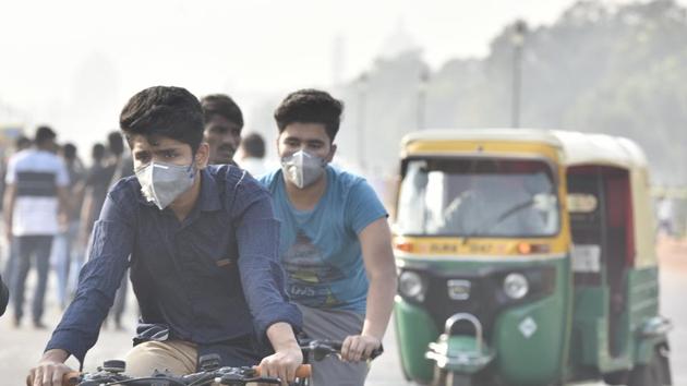 The Delhi government has put in place a slew of measures to placate the heavy rush at pollution check centres in the city since the implementation of the amended Motor Vehicles Act on September 1. (Sonu Mehta/HT PHOTO) The Delhi government has put in place a slew of measures to placate the heavy rush at pollution check centres in the city since the implementation of the amended Motor Vehicles Act on September 1. (Sonu Mehta/HT PHOTO)