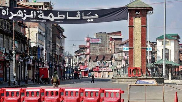 Security personnel patrol a deserted street as restrictions were(HT image)