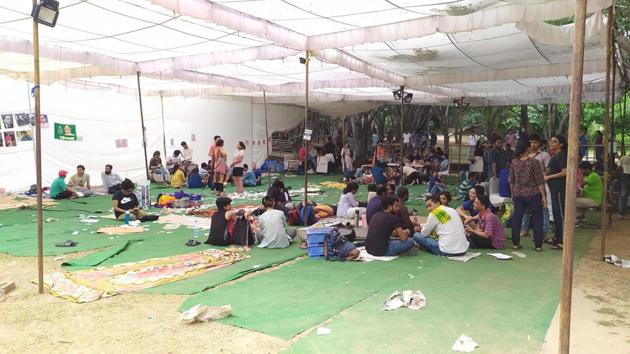Outside the School of Language, Literature and Culture Studies, one of the counting venues, a tent set up for student activists bore an almost deserted look on Saturday afternoon.(HT Photo)